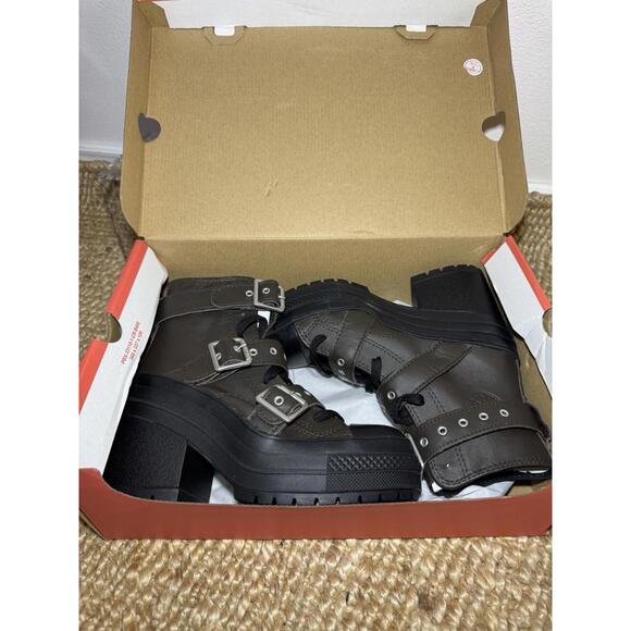 NIB Womens 6 CONVERSE Chuck Taylor 70 De Luxe Boots A12209C - Picture 1 of 7